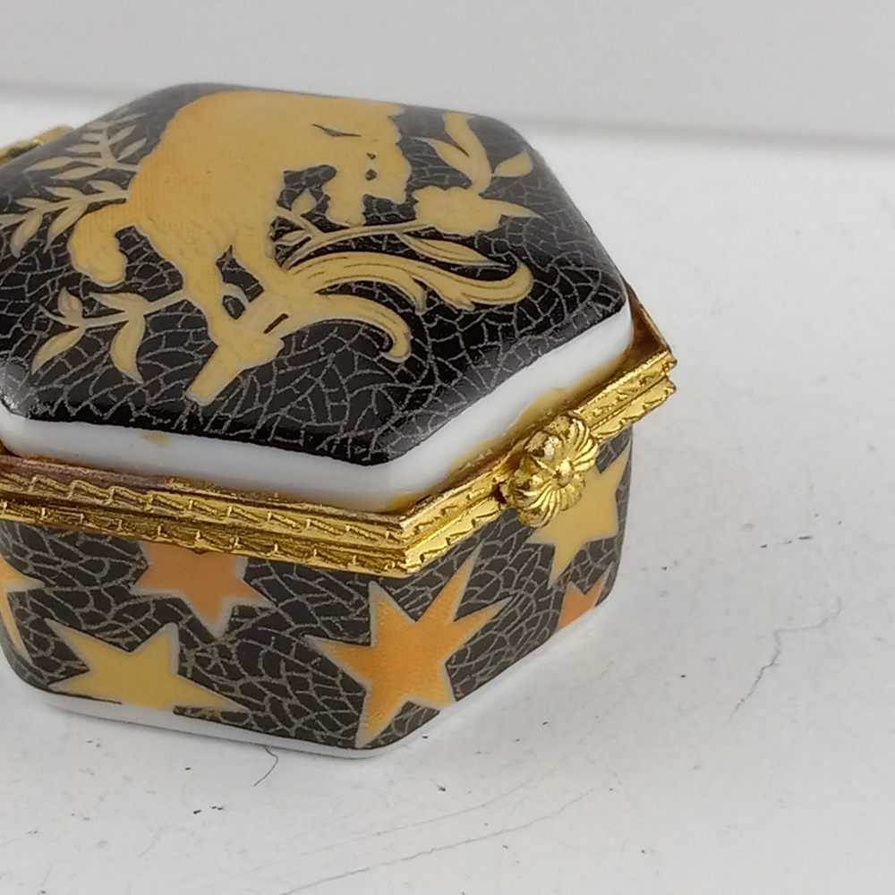 Porcelain Keepsake Container - Picture 5 of 8
